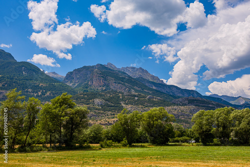 Bild auf Leinwand Vue sur les montagnes depuis la Roche-de-Rame dans les Hautes-Alpes en France