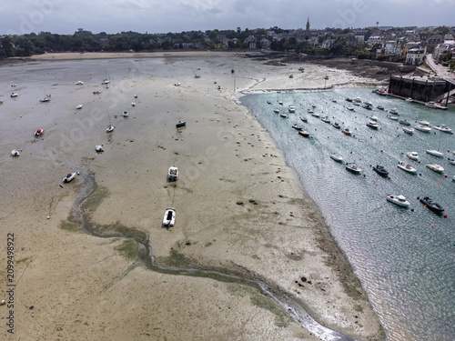 Fotografía View of houses, beaches and promenade of Dinard, Brittany, on Atlantic coast wit