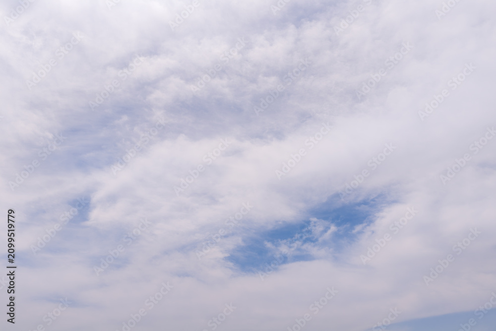 Fototapeta premium Sky with gentle clouds covering blue background