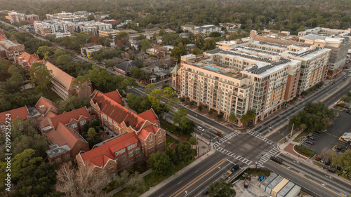 Cuadro en lienzo Aerial sunset view of the buildings of downtown Gainesville, Florida, USA