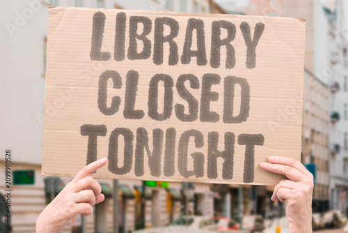 Foto "Library Closed Tonight" The building shuts this evening