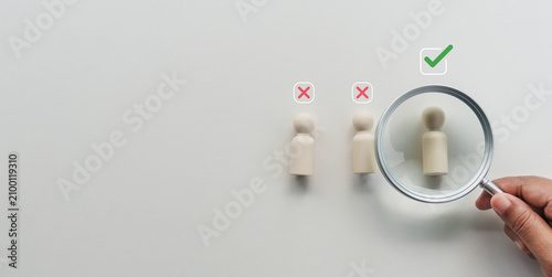 Foto Magnifying glass focus on selected candidate with approval checkmark, rejected a