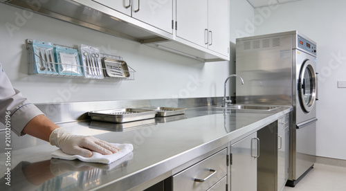 Fotografía Sterile medical environment with stainless steel surfaces and cleaning supplies