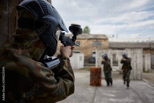 Photos A Soldier is taking aim while teammates advance during tactical field training