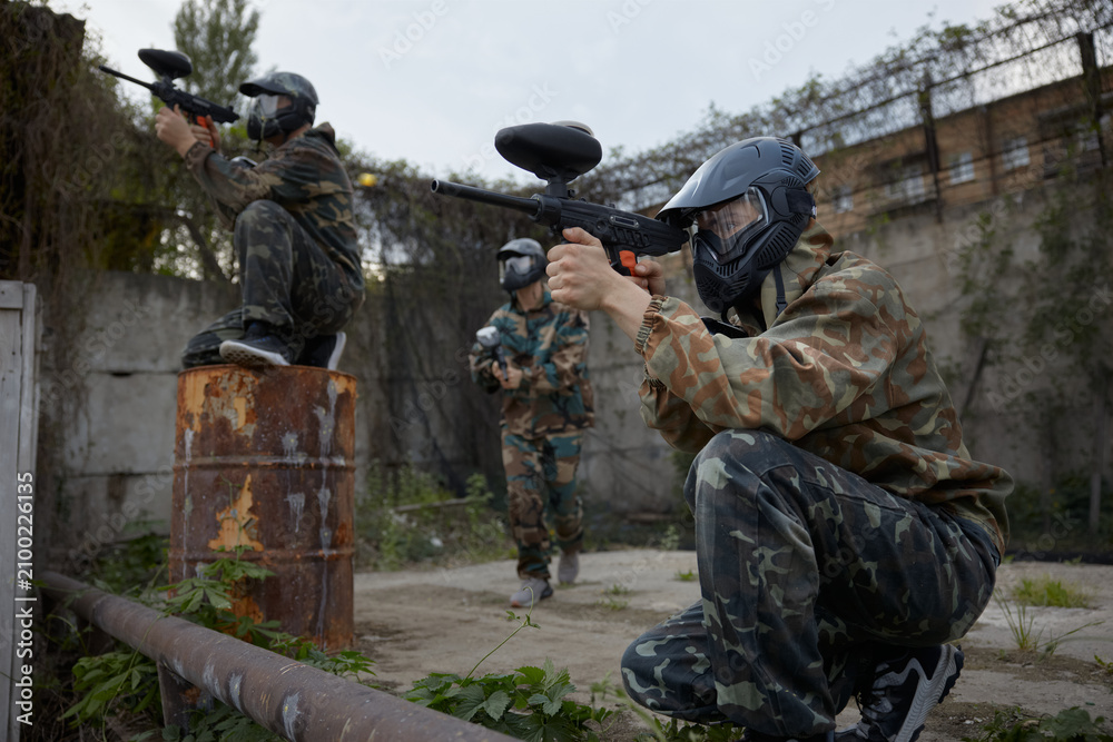 Fototapeta premium Group of soldiers take defensive positions and preparing for the attack during tactical training
