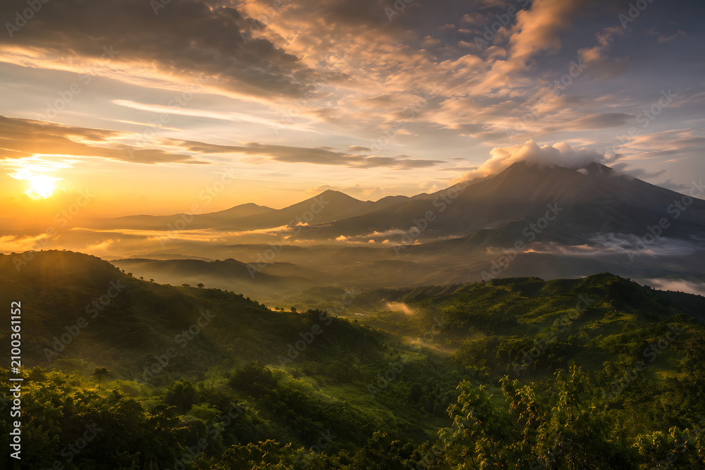 Obraz premium sunset in the mountains