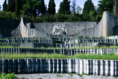 Fotografía Partisan Memorial Cemetery – Yugoslav Modernist Memorial Spomenik in Mostar, Bos