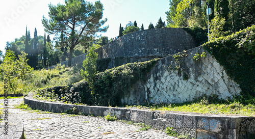 Obraz na plátně Partisan Memorial Cemetery – Yugoslav Modernist Memorial Spomenik in Mostar, Bos