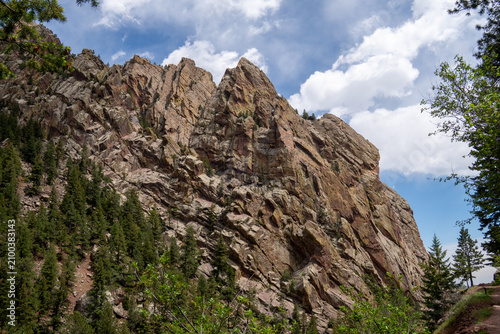 Fotografie Dramatic Rock Formation Above a Pine Forest in Eldorado Springs