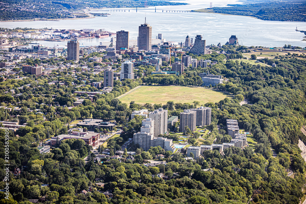 Obraz premium Aerial view of Plaine d'Abraham Quebec city and Quebec city in background