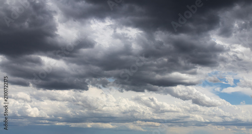 Foto Dramatic cloudscape panorama