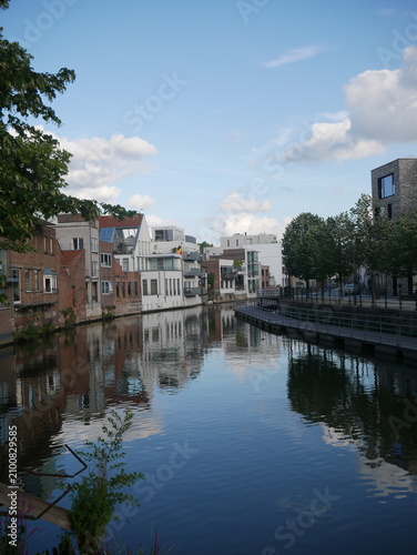 Fotografie Traditional Flemish brick facades and cobblestone street in the historic center
