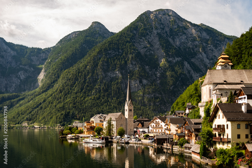 Fototapeta premium Beautiful Hallstatt, hidden gem in Austria, reflection in the lake