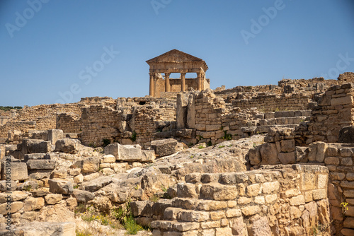 Obraz na plátne Stone walls in front of the Capitol at the archaeological site of Dougga, in Teb
