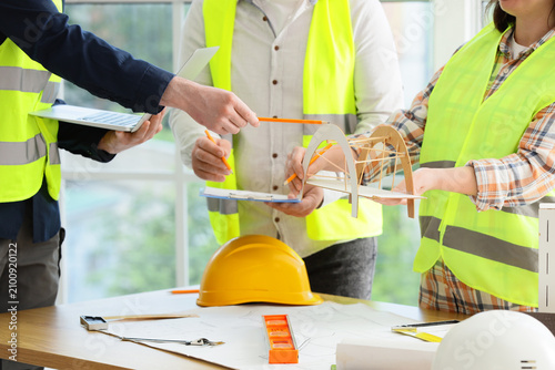 Construction team collabora...