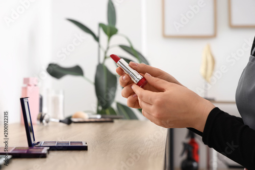 Female makeup artist with l...