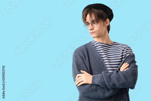 Fashionable young man in ca...