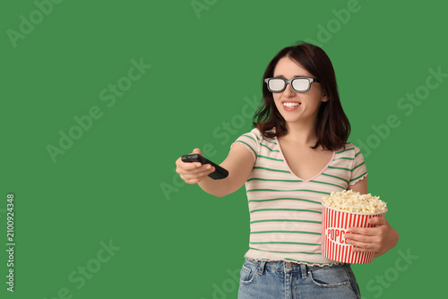 Young woman in 3D glasses w...