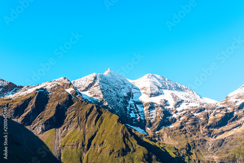 Photos Snowcapped Grossglockner peaks above alpine slopes in Austria