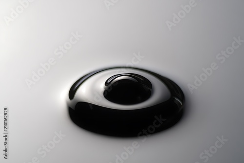 Minimalist wireless mouse with spiral scroll