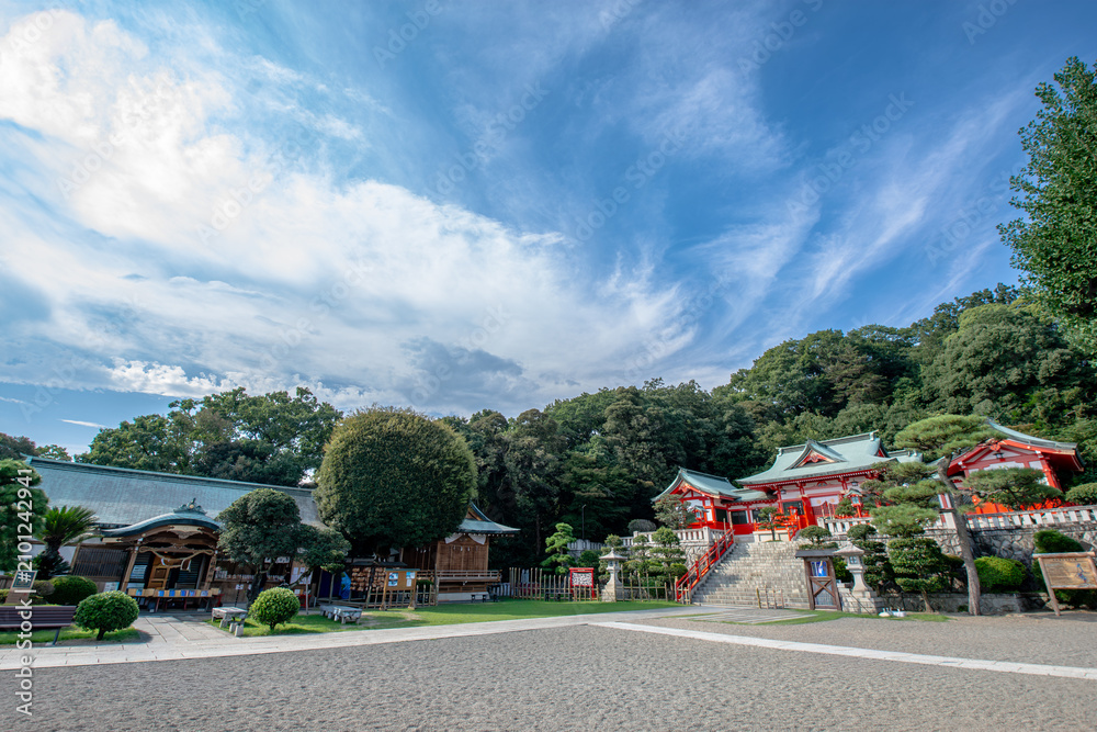 Fototapeta premium 神社の境内の風景