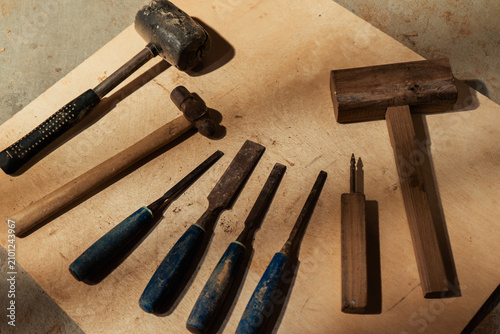 Quadro su tela Top down flat lay of vintage carpentry hand tools on a wooden board