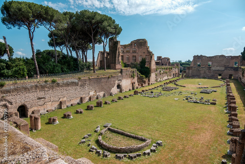 Canvastavla Scenic high angle view of the ancient Stadium of Domitian ruins surrounded by ta