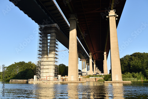 Alte und neue Autobahnbrücke A7 bei Rendsburg