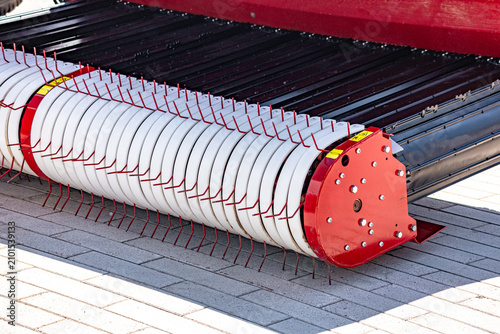 Foto Agricultural round baler pick up reel mechanism for haymaking