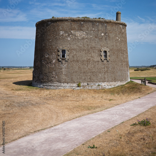 Quadro em tela Martello  Tower on the coast at Felixstowe