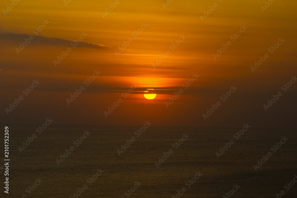 Fototapeta premium Calm sunset moment above the ocean