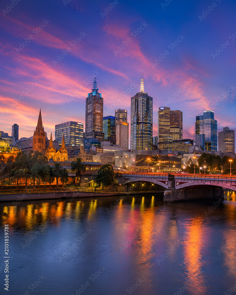 Fototapeta premium City Skyline at Dusk Reflected in River