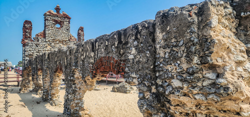 Canvastavla Side perspective of the ruined St