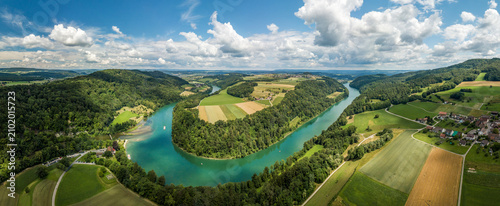 Foto Aerial drone panorama of Rhine loop and sinuosity at Toesegg in Canton Zurich, S