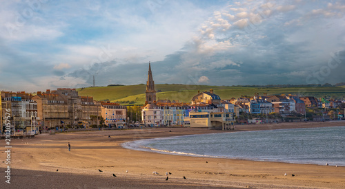 Obraz na płótnie Scenic view of Weymouth Beach with the historical Esplanade and seafront skyline