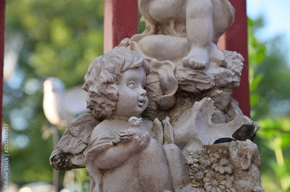 Naklejka premium Garden Statue