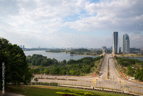 Cuadro en lienzo Elevated View of Putrajaya Skyline from PICC