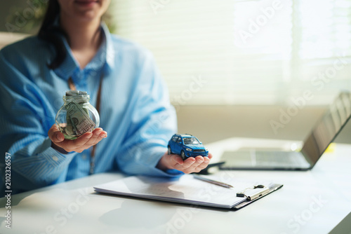 Фотография Financial professional managing personal automotive savings at desk, vehicle acq