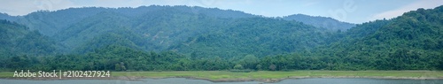 Fotografie Serene Landscape with Lush Green Mountains and Calm Waters