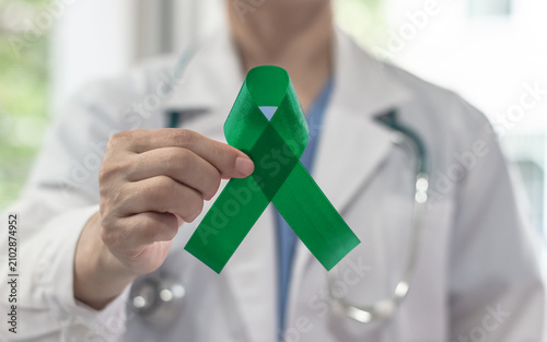 Foto Green ribbon for gallbladder and bile duct cancer awareness month in February, a