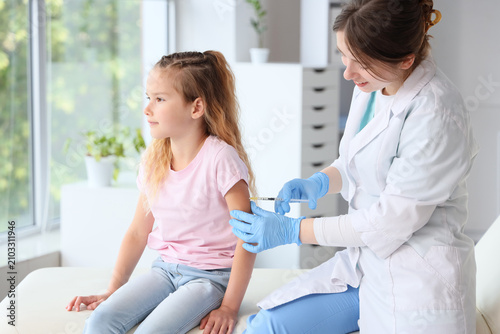 Female doctor vaccinating l...