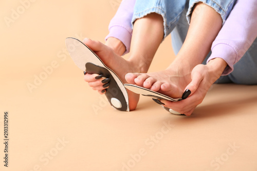Woman fitting orthopedic in...