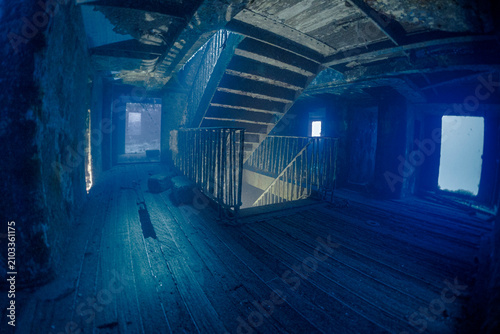 Fotografía Interior view of the famous staircase inside the MV Karwela shipwreck near Gozo, Malta