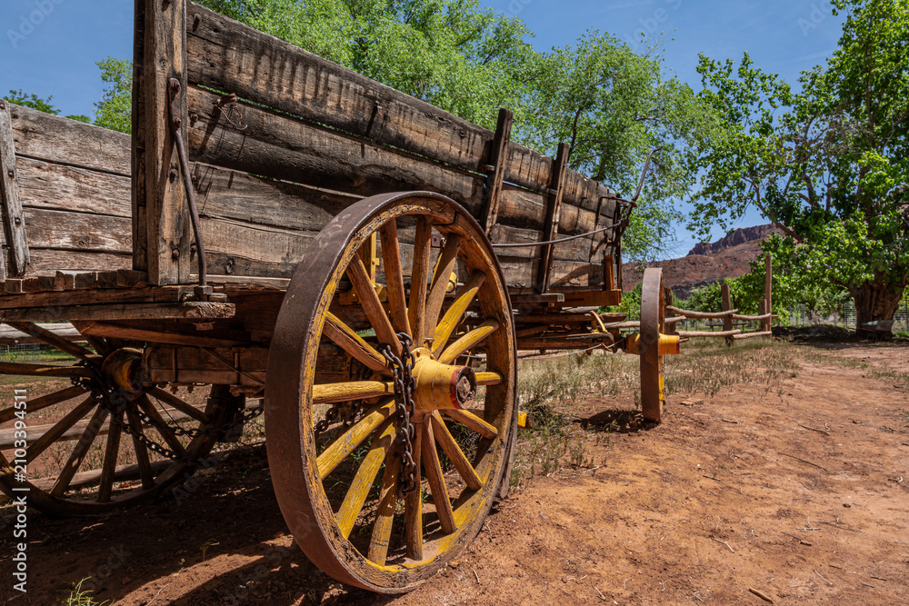 Obraz premium old farm wagon