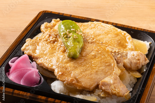 Fotografie 豚重弁当（帯広風）