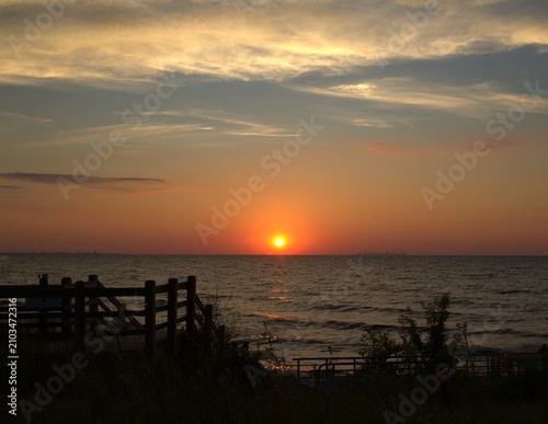 Fotografía Portage Indiana Lakefront and Riverwalk in the Summer at Sunset