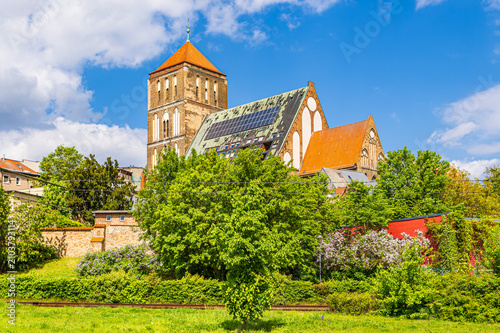 Blick auf die Nikolaikirche in der Östliche Altstadt in der Hansestadt Rostock