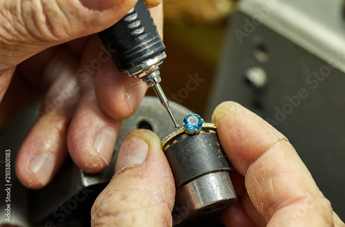 Quadro su tela Jewelry production