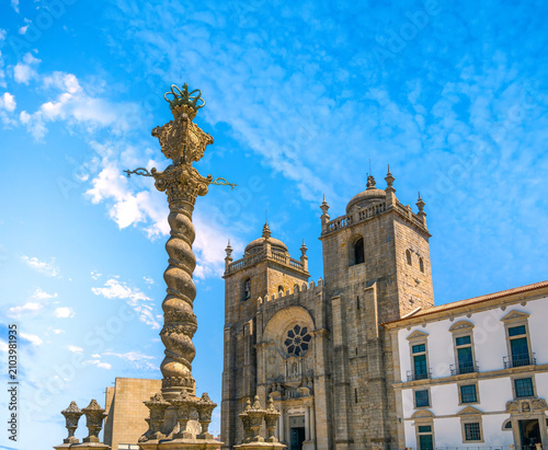 фотографія Porto Cathedral (Sé do Porto) with the Manueline pillory in the foreground in th