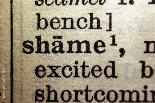 Foto Word shame on dictionary page, macro close up